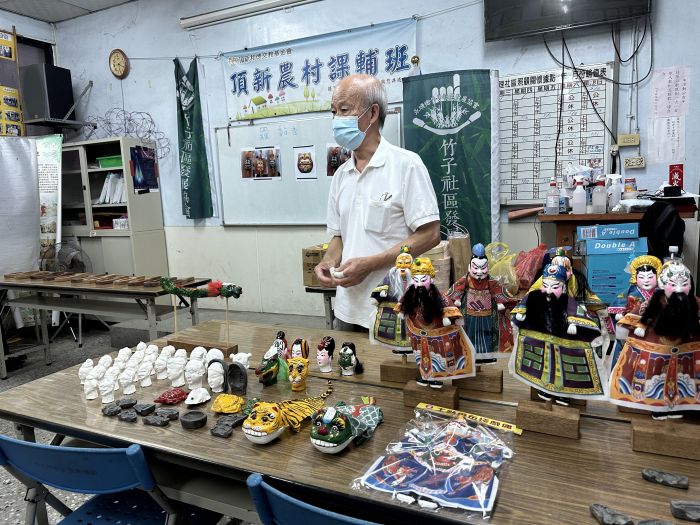 復刻傳統羅黏香香包  戲偶大師伴學童提前過端午