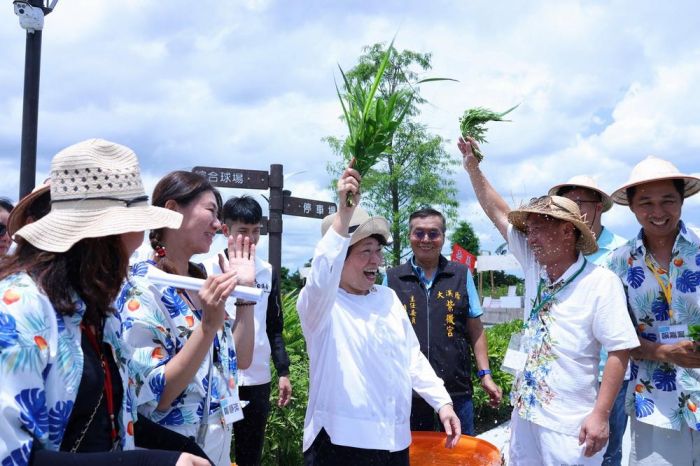 端午節潑午時水、立蛋　黃敏惠與大溪社區民眾慶端午同樂