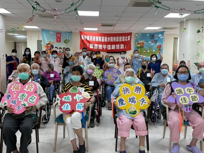 嘉榮護理之家歡慶端午院長陳正榮慰問榮民眷暨住民