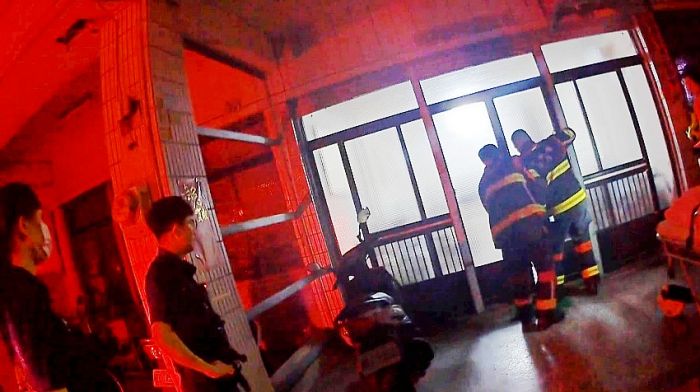 老翁深夜住家跌倒　警方破門救援