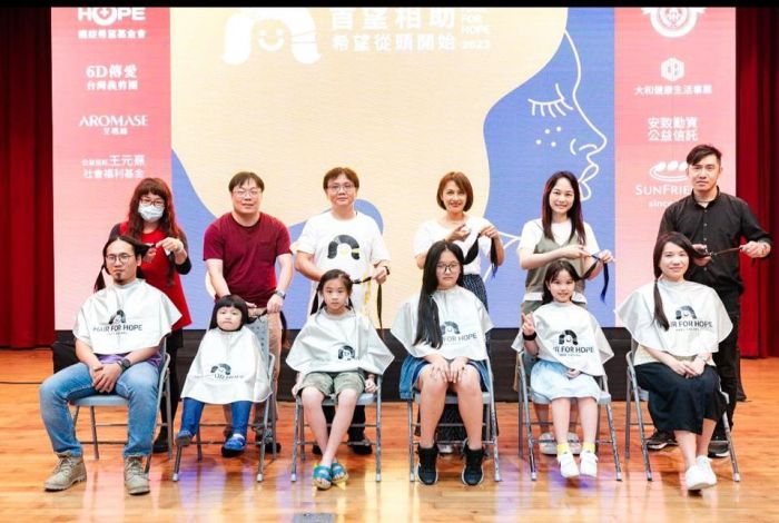 義剪設計師攜女參與 「首望相助-希望從頭開始」捐髮活動