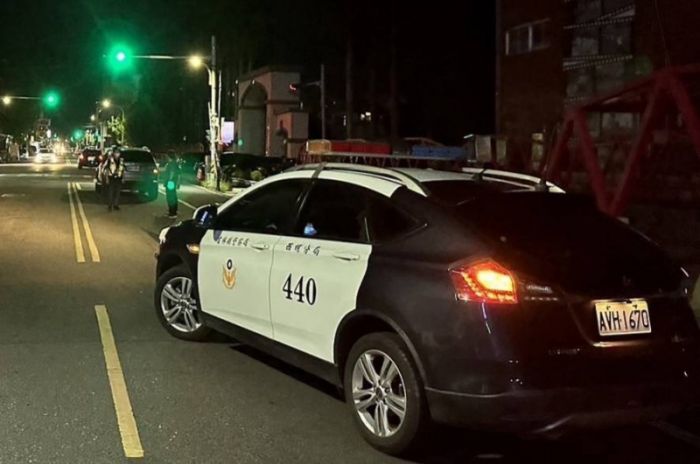 逛夜市車子拋錨　和心警熱心救援