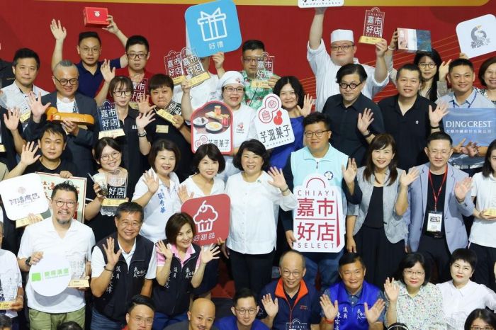112年嘉義市好店55家業者脫穎而出 黃敏惠市長授獎