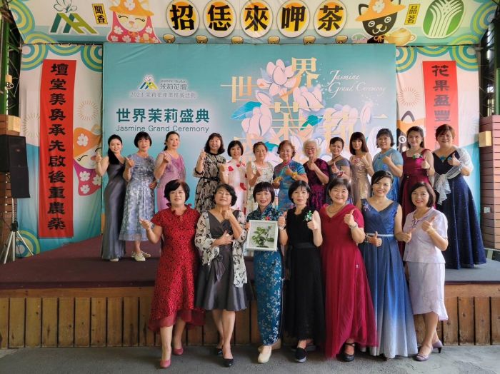 為世界茉莉盛典暖身　花壇鄉家政班姊妹走秀