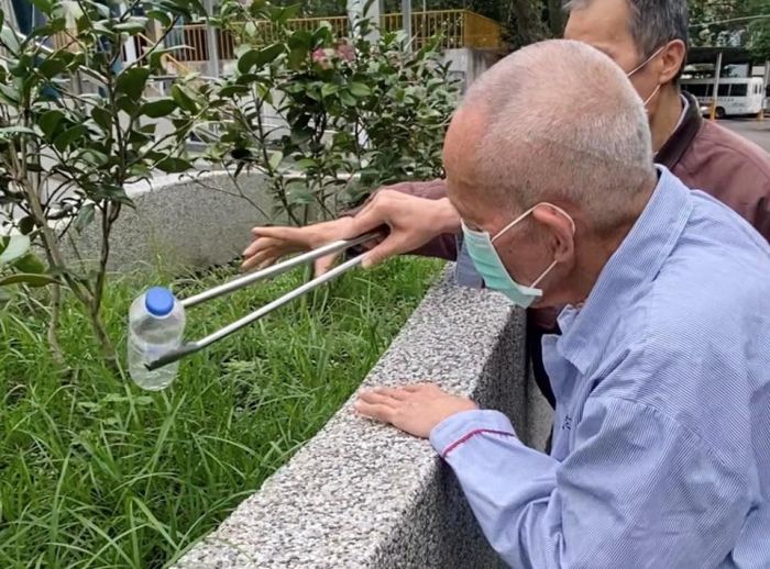 老小孩化身環保尖兵　協助中榮埔里分院區環境整潔