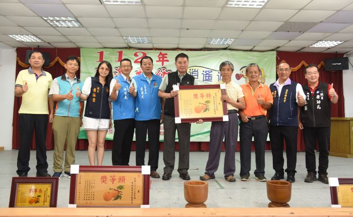 苗栗縣豐水梨果品評鑑頒獎　三灣鄉梨農余春英贏得特等獎