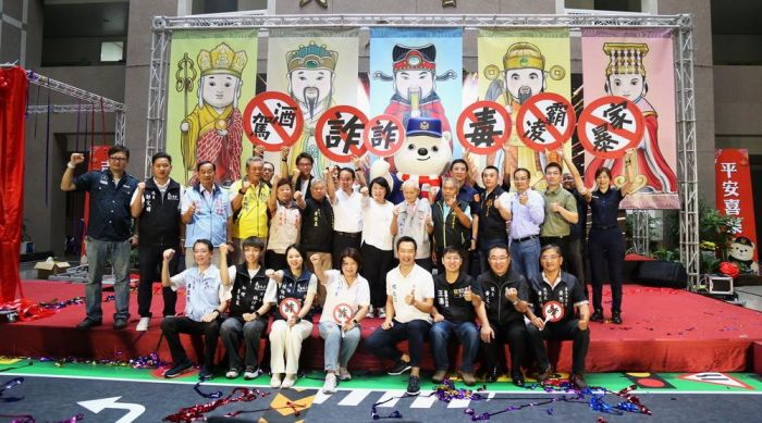 嘉市警局召喚神隊友齊反詐 超萌警察大白熊宣誓「打詐六不」　