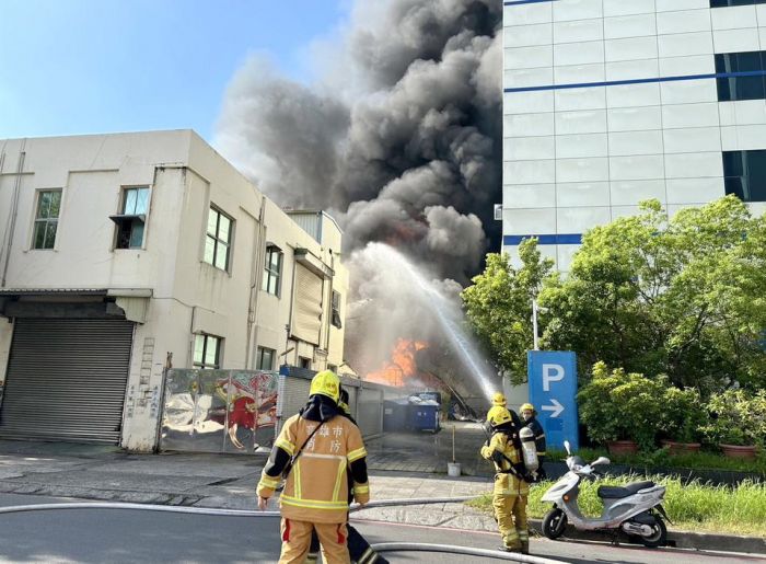 楠梓加工區塑美貝廠房火警 幸無人傷亡