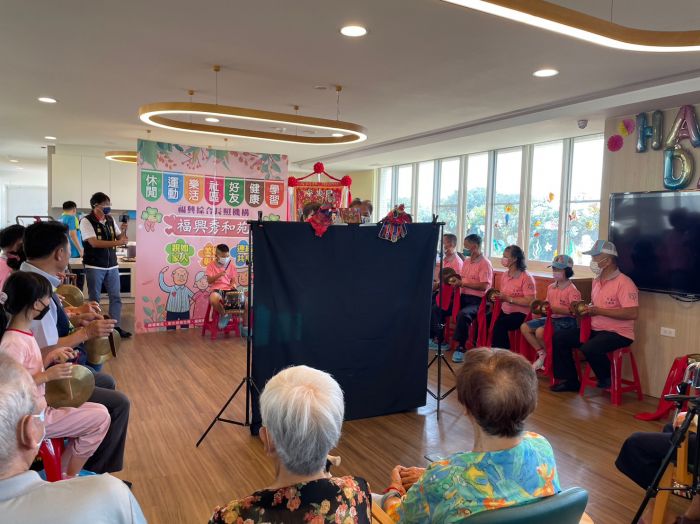 北管樂曲鑼鼓喧天 日照中心長輩重溫廟會熱鬧氣氛