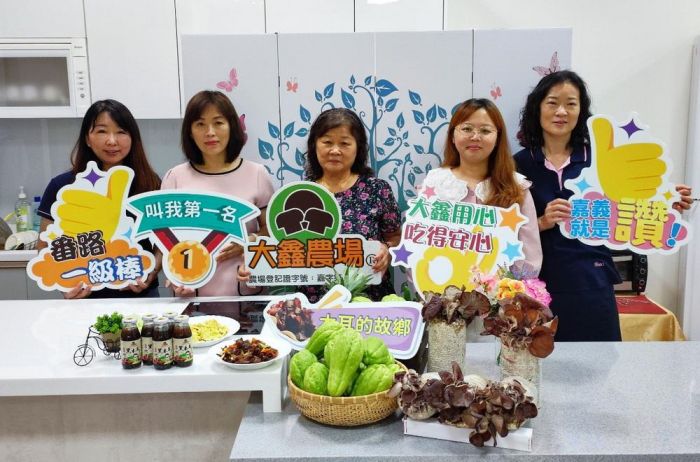 番路農會總幹事趙幸芳示範簡易料理美味健康