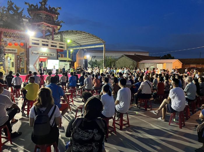 彰化縣溪湖鎮第三公墓興建簡易靈堂 鎮長何炳燁親上火線說明