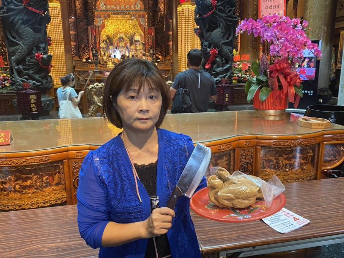 北斗鎮長補選 楊麗香媽祖面前「斬雞頭」發誓不會賄選