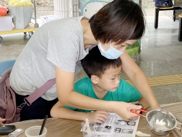 高市社教館舉辦「泡澡球、隨身皂DIY」活動　左營國小登場
