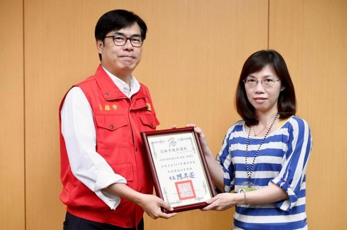 高市勞工局股長成功防止檢舉獎金遭詐領獲頒廉潔楷模