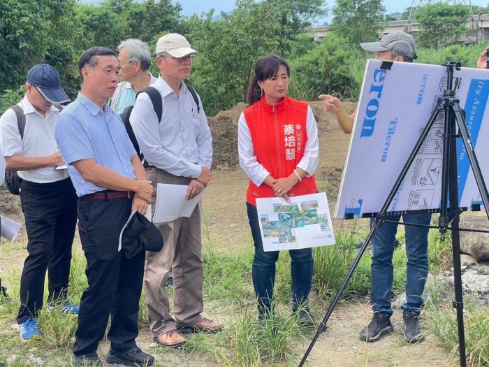 立委蔡培慧會同各單位會勘竹山外埔橋解決淹水問題
