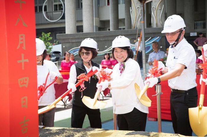 嘉市府團隊克服大環境困難  崇文國小前瞻地下停車場工程開工