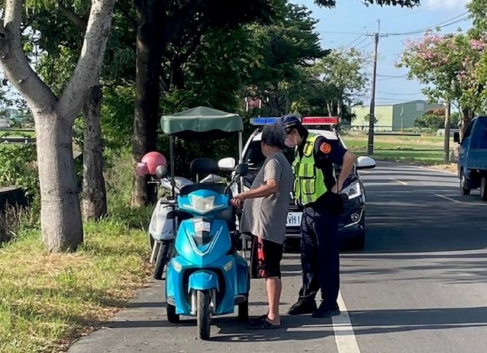 電動車故障拋錨　埤源警護送返家