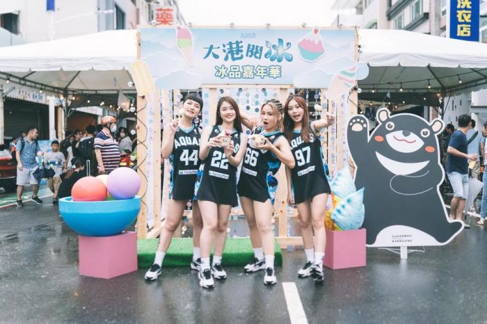 高雄大港閱冰狂吸3萬人潮　鹹酥雞、奶茶美食節接力登場