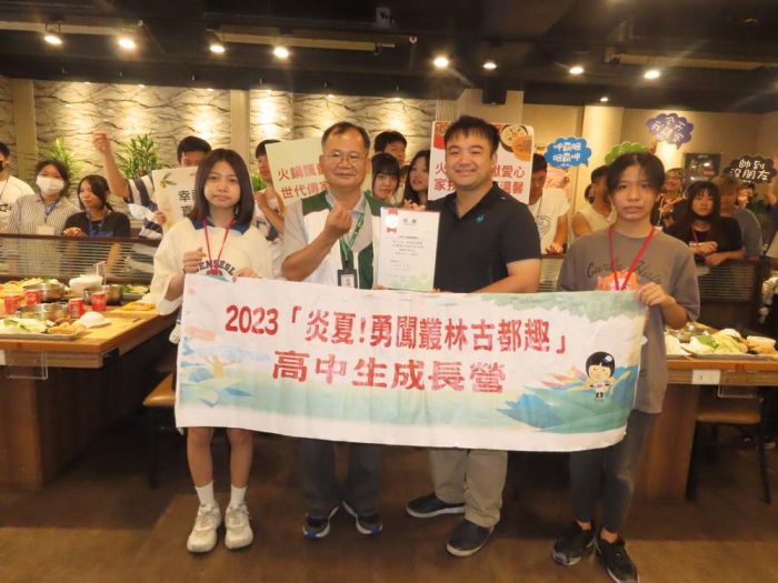 嘉市火鍋世家暖心行動 招待家扶青少年享用豐盛火鍋