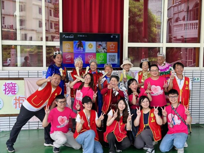 祖父母節老幼同歡走秀飆唱客家歌謠　中秋餐會盼聚沙成塔助弱勢