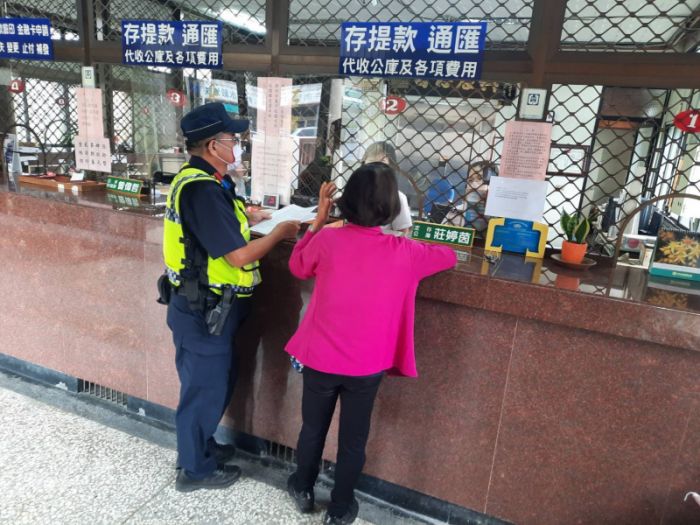 婦人誤為證件遭盜用　積蓄差點落入詐騙口袋