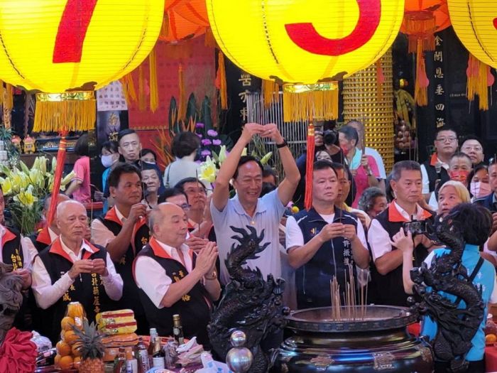 台北葫蘆寺普渡萬斤白米、普渡品相當壯觀