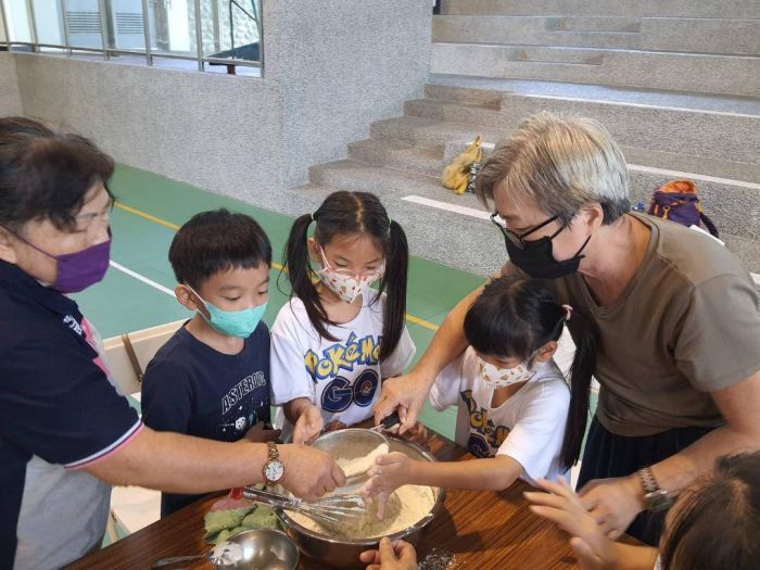 高雄市河堤國小辦理祖孫週活動　手作美食增進親子互動