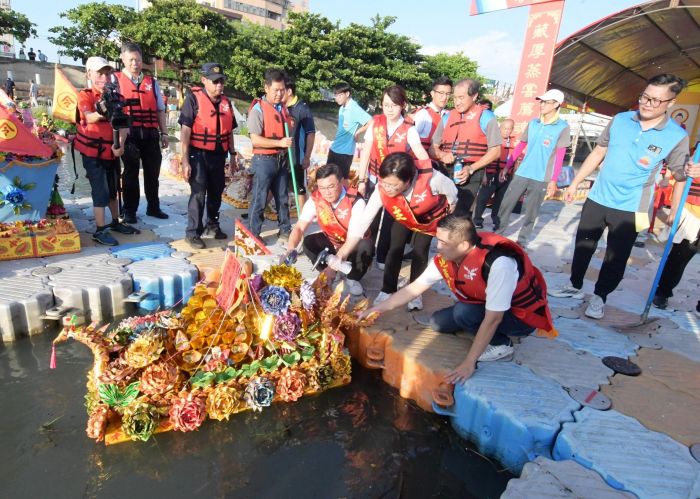 鹿港地藏王廟祭水靈 放水燈－重現鹿港風華