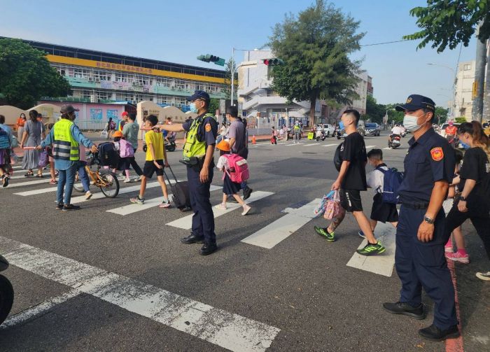 開學首日 彰化出動208名警力啟動護童專案