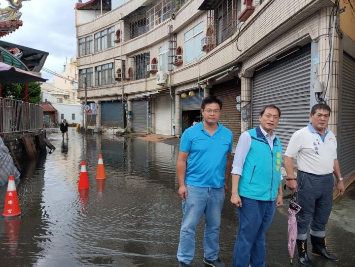 超級藍月引大潮東港鵬灣淹水  蘇清泉勘災研究如何解決