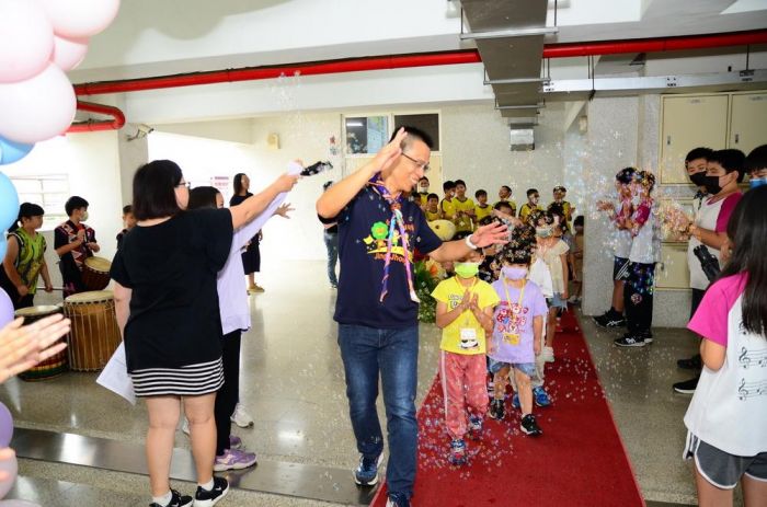 嘉市精忠國小暨附幼新生歡樂入學  歡喜迎接全方位成長