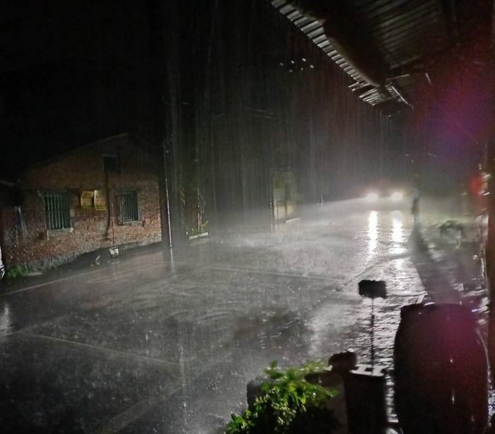 海葵颱風來襲! 高雄大旗美地區大停電一片黑漆漆