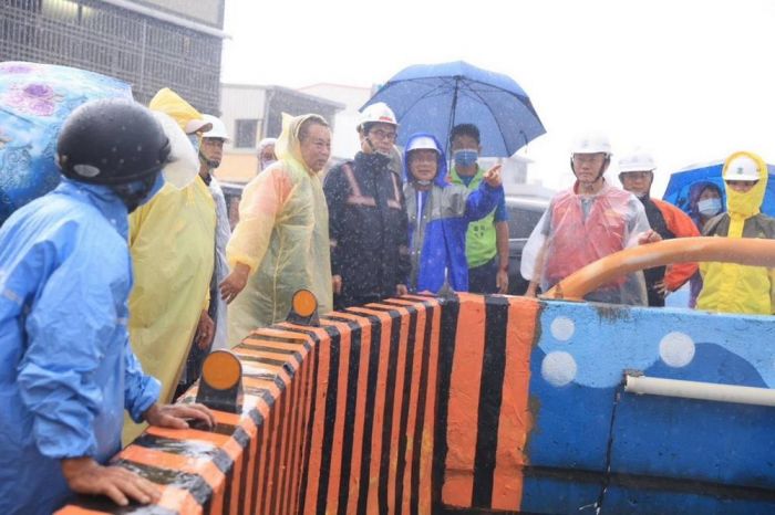 海葵颱風六龜區土石流整治 茄萣遇大潮海水倒灌