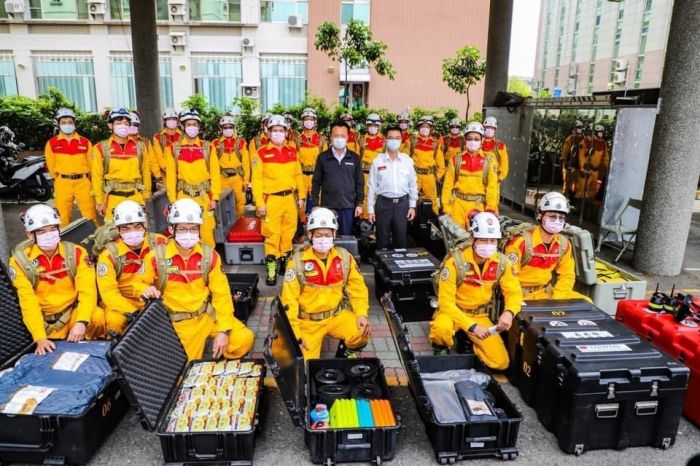 嘉縣消防局提醒民眾當地震來臨時請立即保護與自救