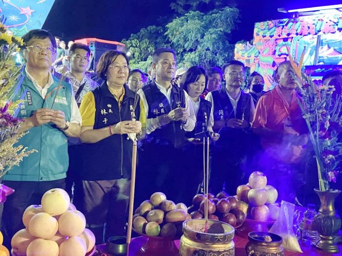 大士爺祭最終日 嘉縣副縣長劉培東 民雄鄉長林于玲護送神尊昇天