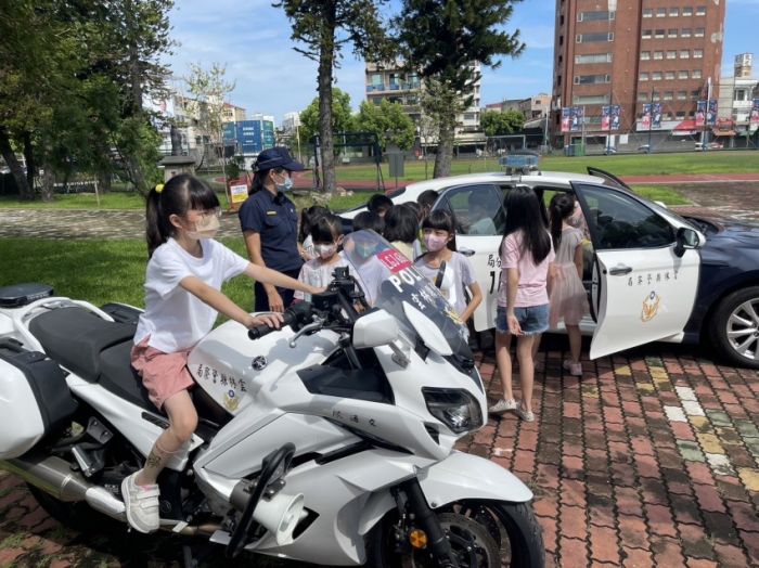 前進校園交安預防犯罪宣導　斗六警籲學童勿輕信手機不明訊息