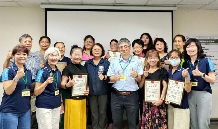 高雄市第一屆老人保護社區宣講師授證 共同增進老人幸福感