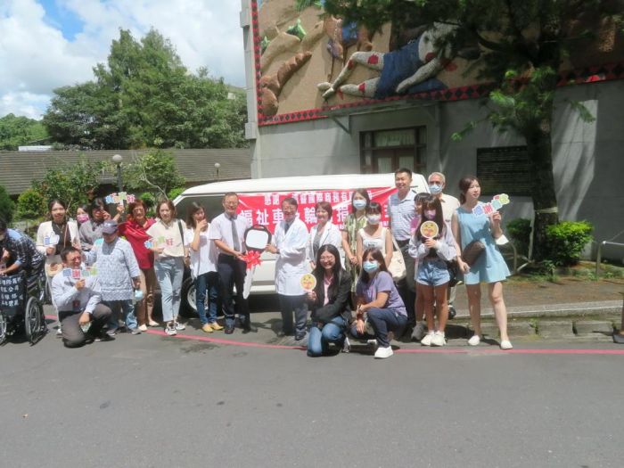 關懷偏鄉長輩和洗腎患者 遠睿國際商務捐贈埔基福祉車及輪椅