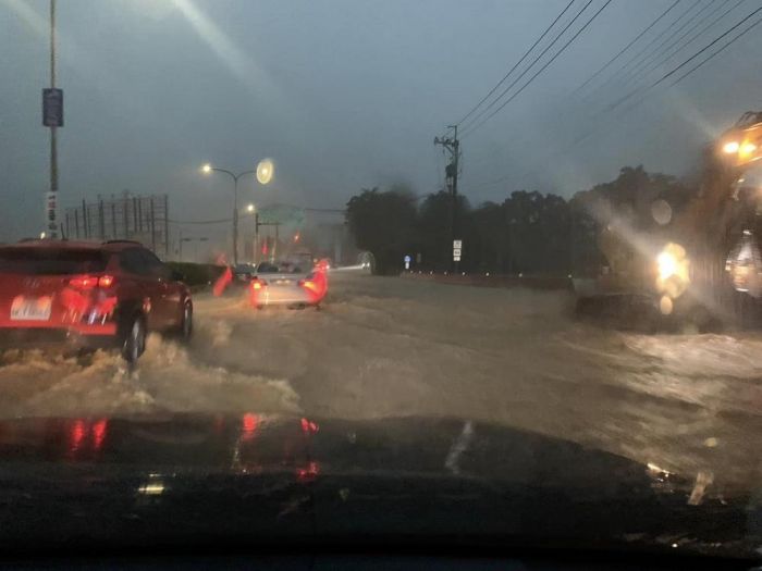 雨炸嘉義縣市多處積淹水 道路成河 嘉義縣9/11停止上班、上課