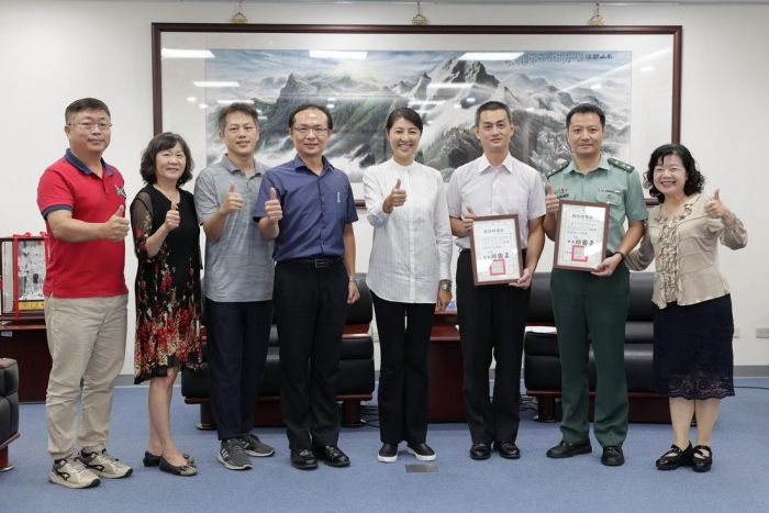 南投2教官獲全民國防教育傑出貢獻獎 許淑華感謝其付出