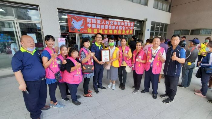 南投縣榮服處秋節前聯結 慈善單位暖心感動發送物資