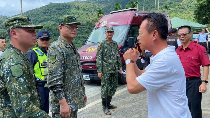 雨炸嘉義成災 翁章梁跑三鄉鎮勘災 感謝軍警消救援
