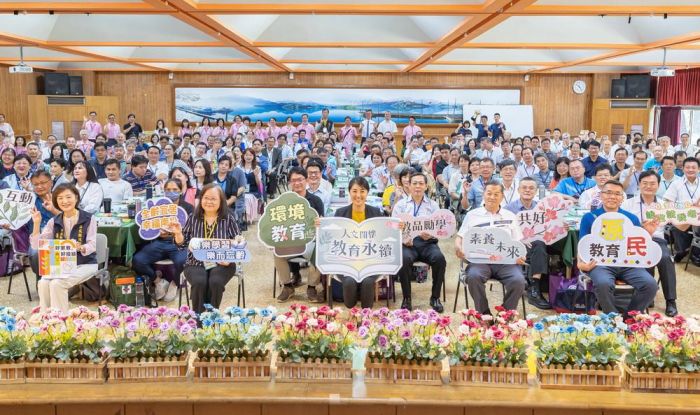 南投縣中小學校長會議 縣長許淑華表揚獲教育獎項校長