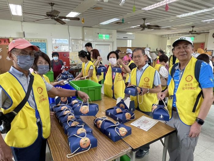 北市和平扶輪社邀各友好社  捐款助弱勢更新烘焙設備