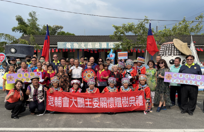 輔導會大鵬主委秋節送暖 關懷屏東信國社區滇緬義胞
