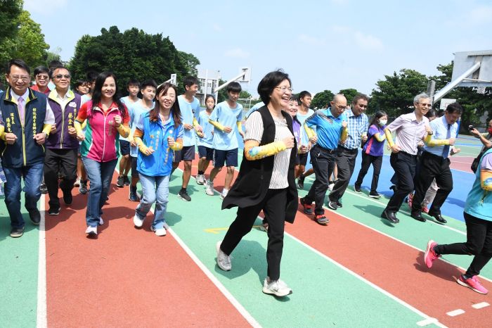 彰縣「1元慢跑，校園動起來!」 10年有成累積繞地球106圈