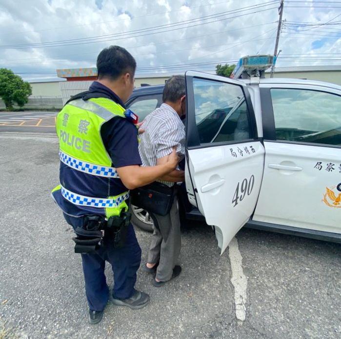7旬翁徒步跨鄉路倒　豐榮警協助其返家