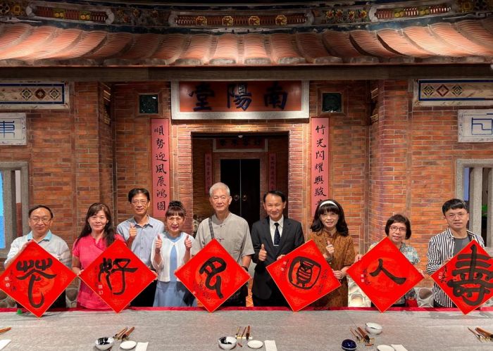 迎中秋遠百竹北筆墨書畫展  提筆揮毫穿越古今