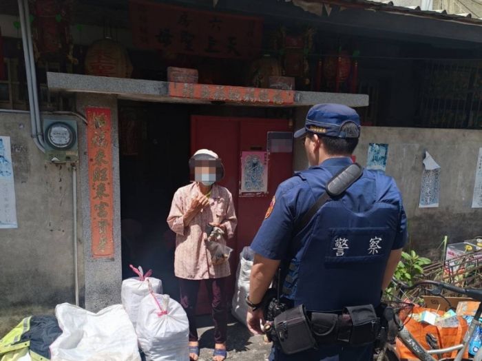 8旬老嫗迷途徘徊　斗六警護送返家
