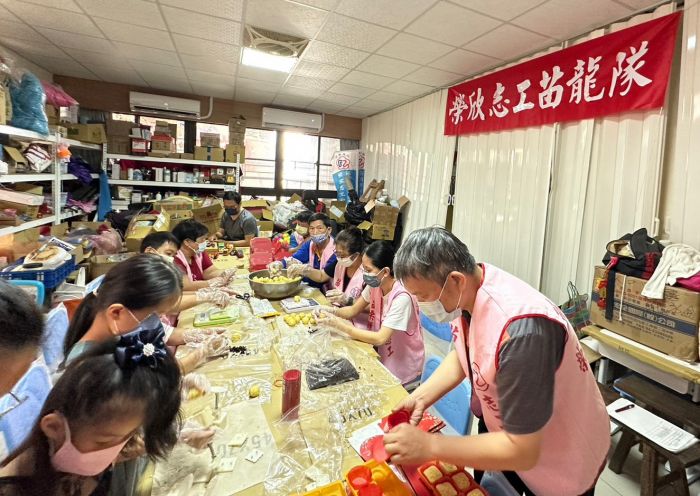 苗栗縣榮服處榮欣志工秋節關懷榮民眷
